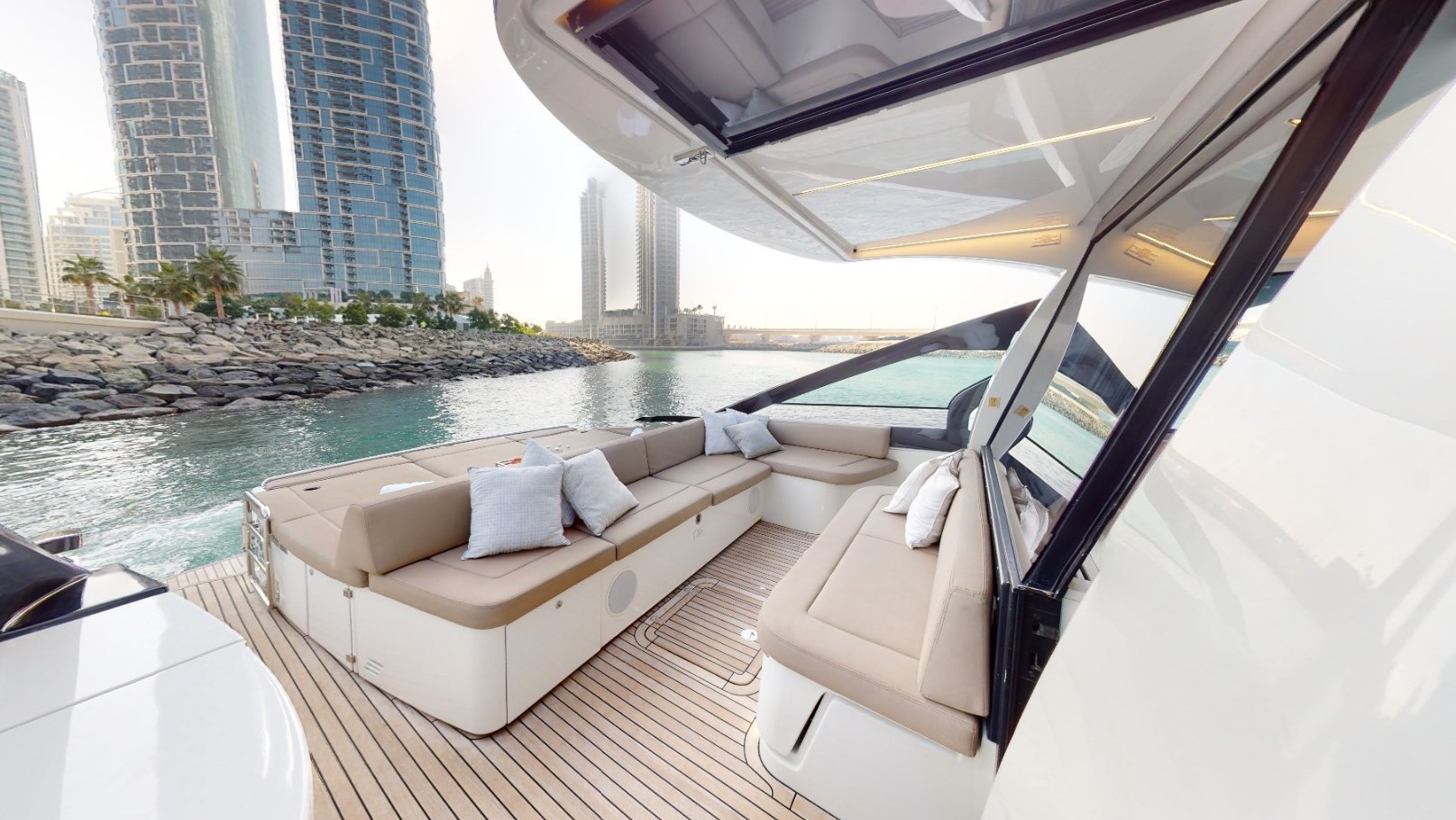 Pershing 5X Pearl White, gallery image 15