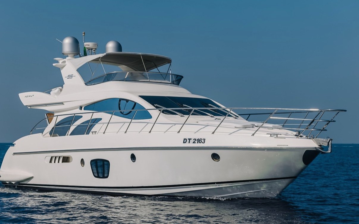Azimut 8ofUs, private yacht
