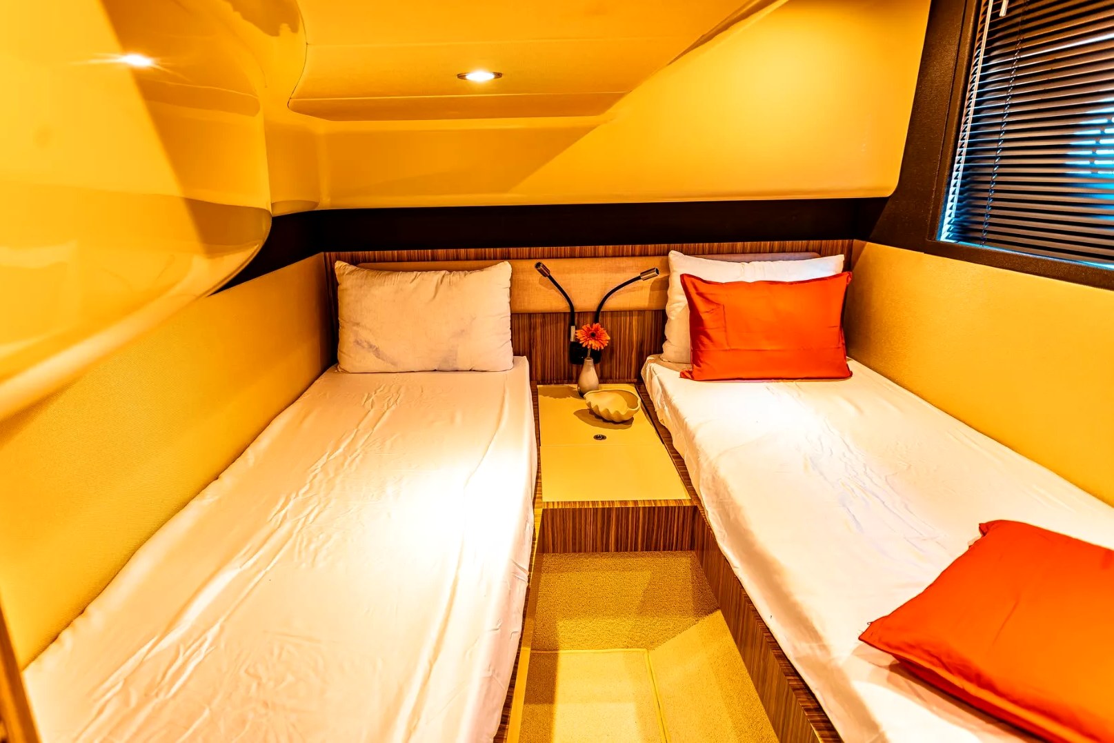 Azimut Magellano 43 ft, gallery image 4