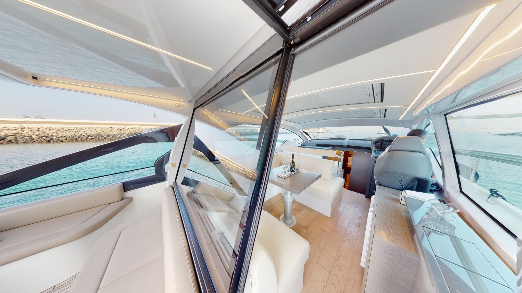 Pershing 5X Pearl White, gallery image 8