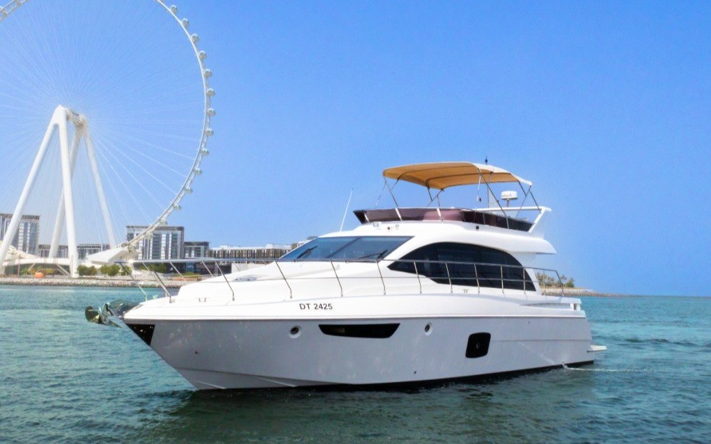 Sky Walker Art, private yacht