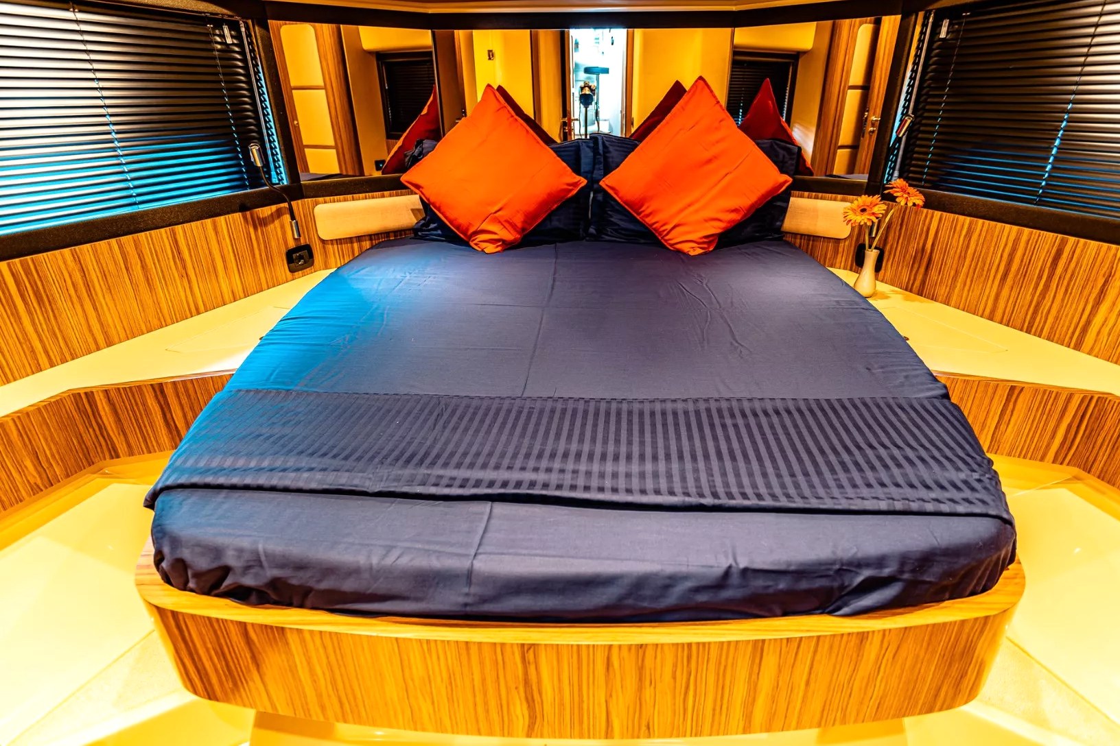 Azimut Magellano 43 ft, gallery image 6