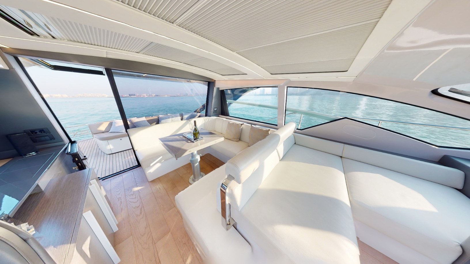 Pershing 5X Pearl White, gallery image 13