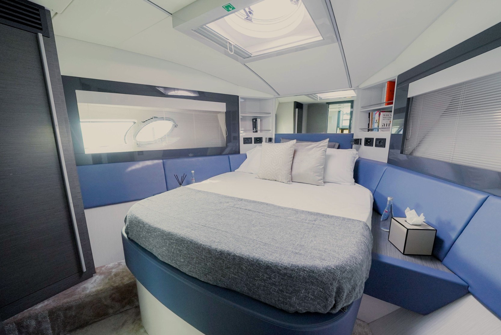 Pershing 5X Pearl White, gallery image 12