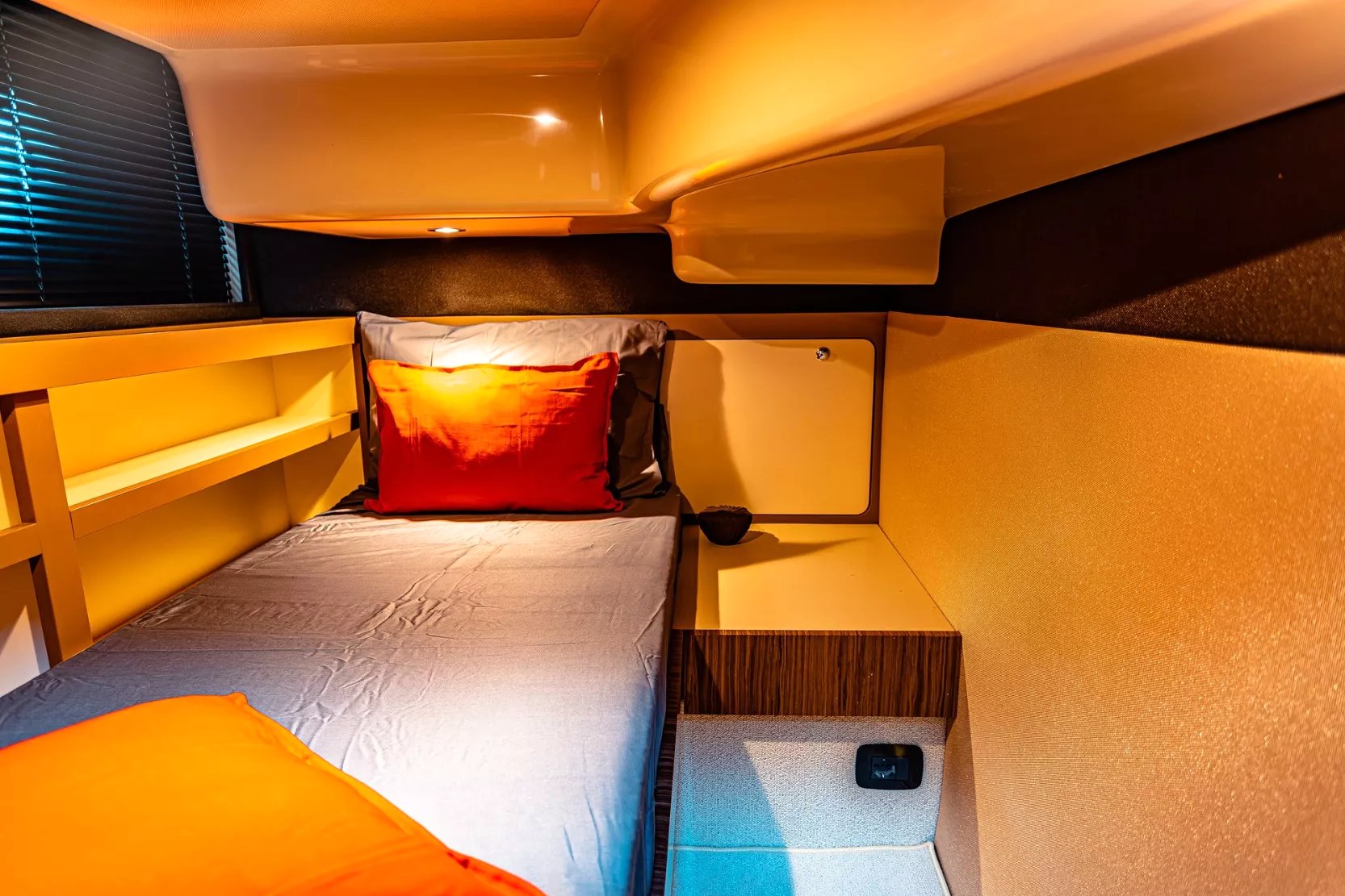 Azimut Magellano 43 ft, gallery image 5