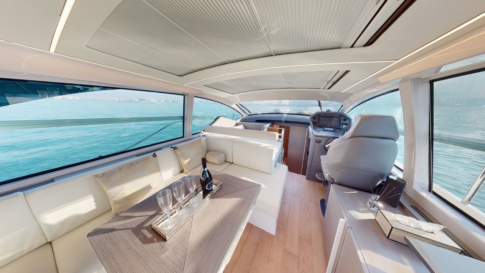 Pershing 5X Pearl White, gallery image 9