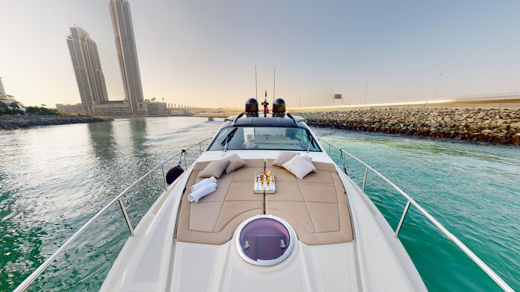 Pershing 5X Pearl White, gallery image 6