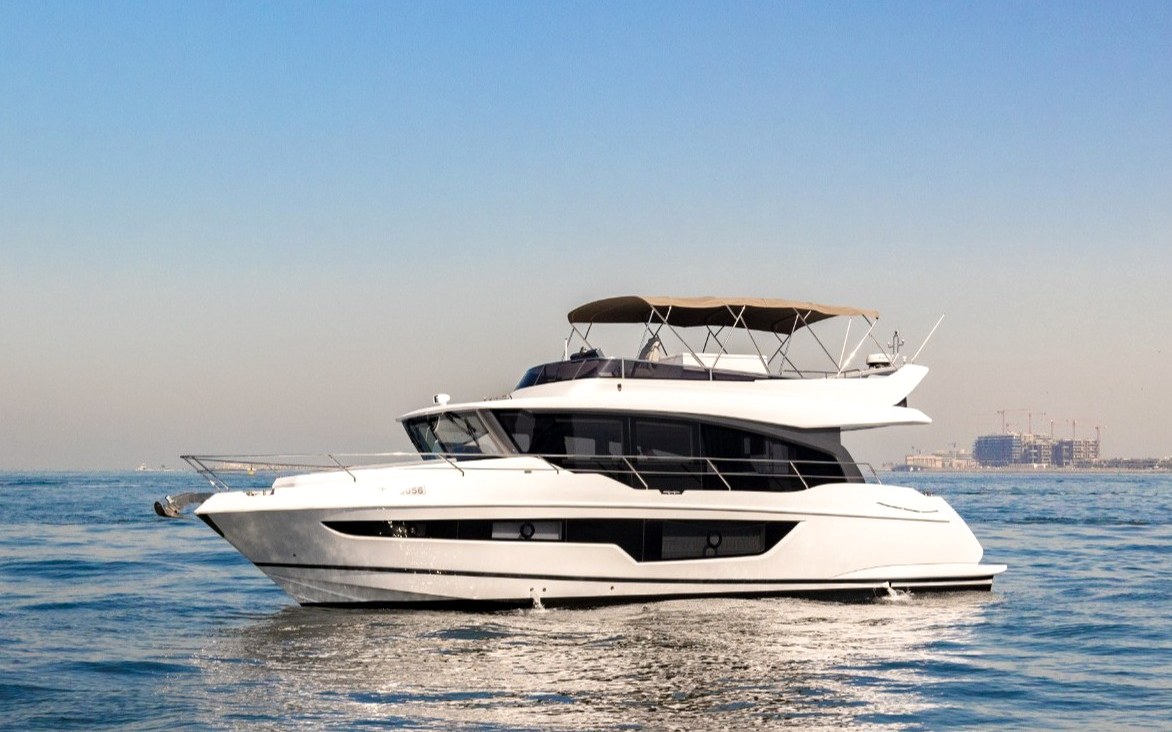 Sky Walker Fly X53 Sport, private yacht