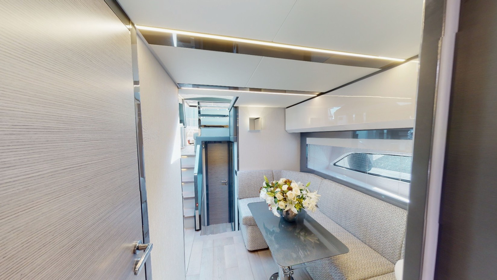 Pershing 5X Pearl White, gallery image 14